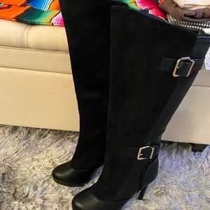 Venus size 8 tall black boots